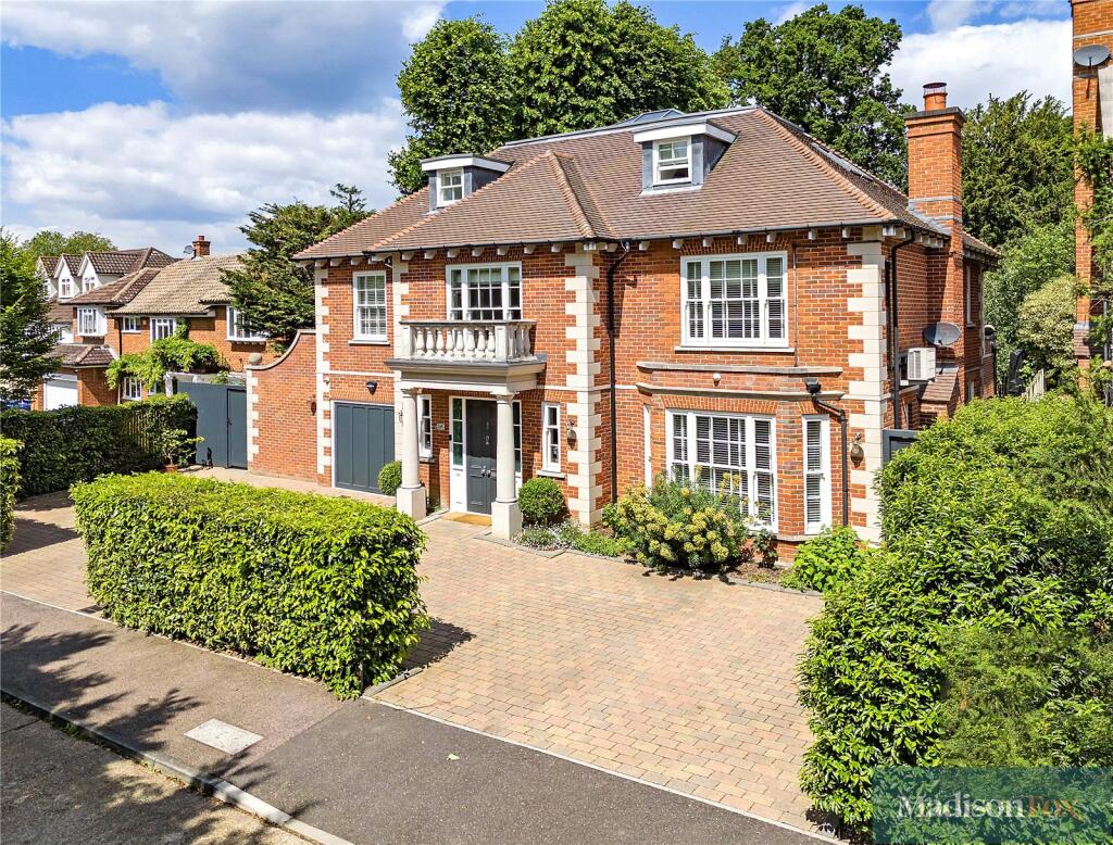 Main image of property: Lingmere Close, Chigwell, Essex, IG7