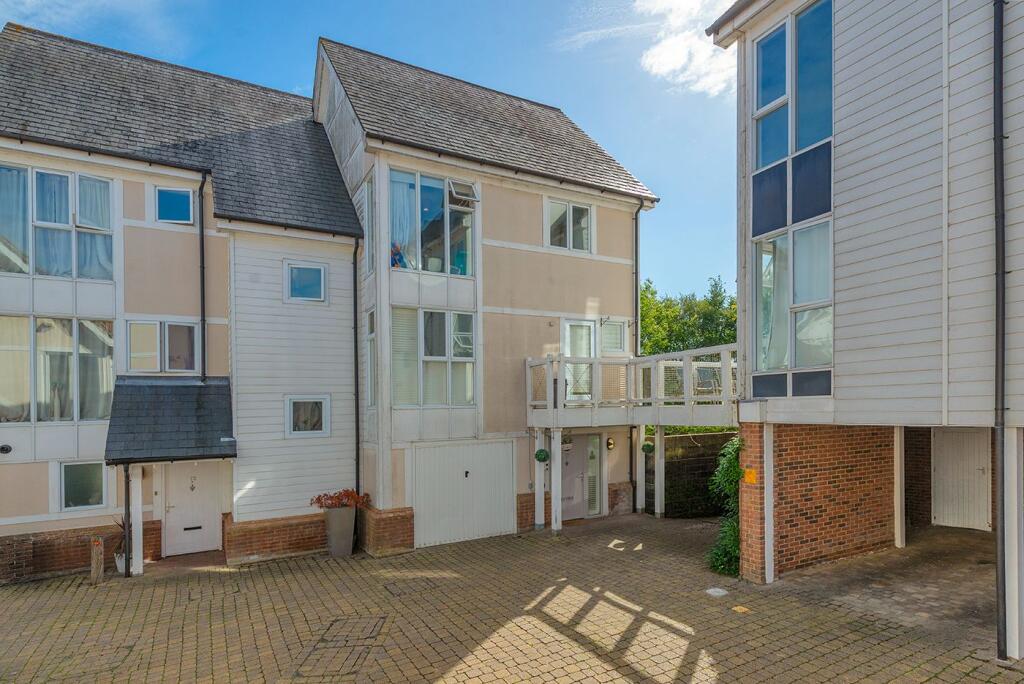 Main image of property: *CHAIN FREE* Edgar Close, Kings Hill, West Malling, ME19 4JE