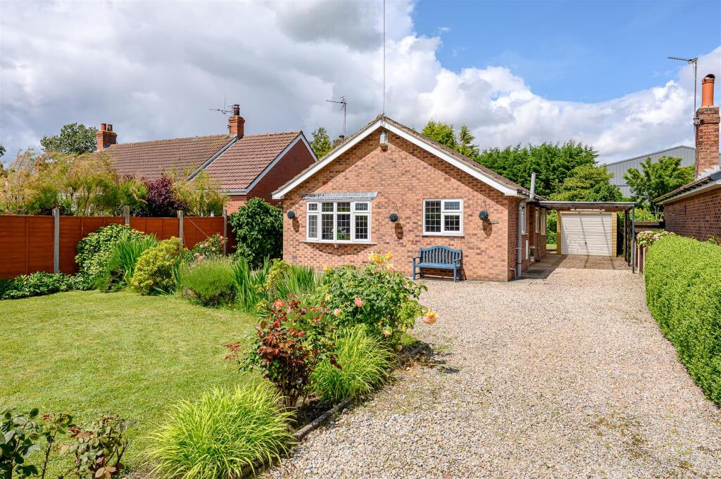 Main image of property: Hull Road, Dunnington, York, YO19 5LP