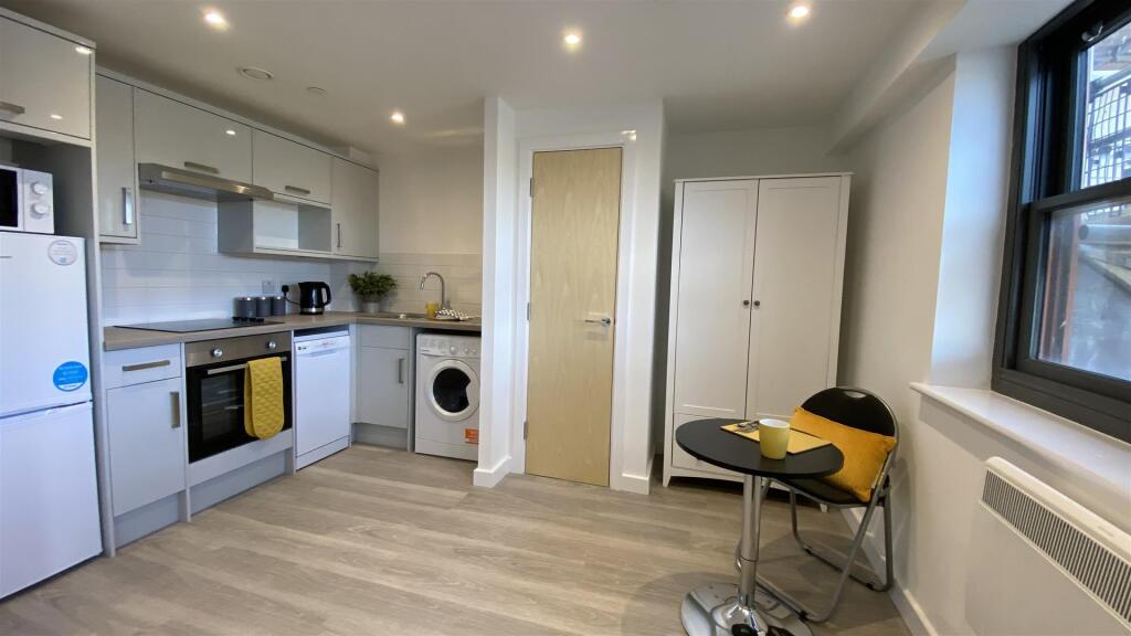 Main image of property: 10 Barrett - Ref 3564