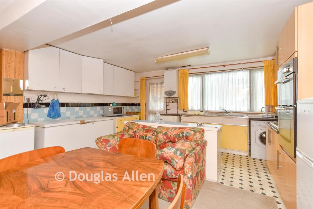 Main image of property: London Road, Wickford, Essex