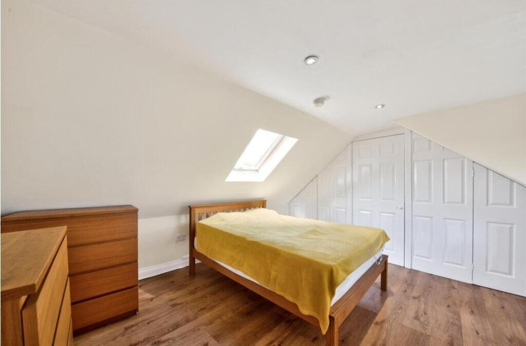 Main image of property: George Crescent, London, N10