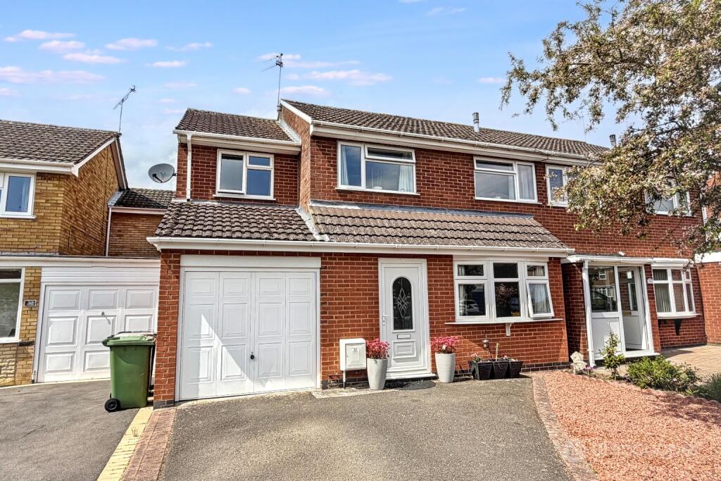 Main image of property: Abingdon Way, St Nicolas Park, Nuneaton, CV11 6DX