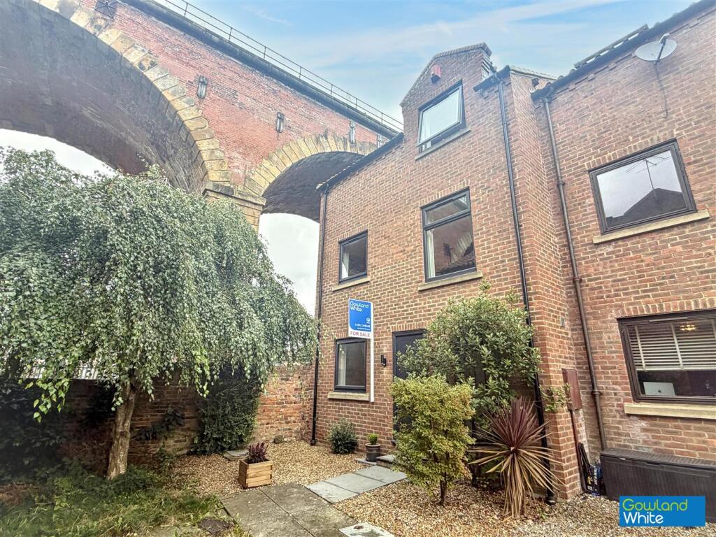 Main image of property: Low Church Wynd Yarm TS15 9BA