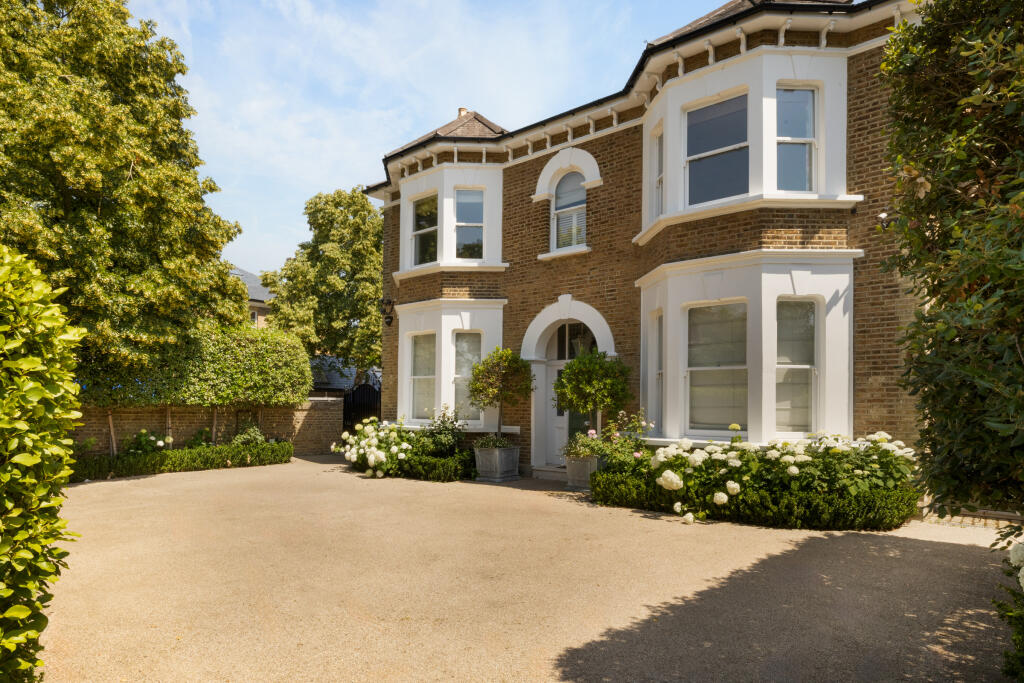 Main image of property: Kew Road, Richmond, South West London, TW9