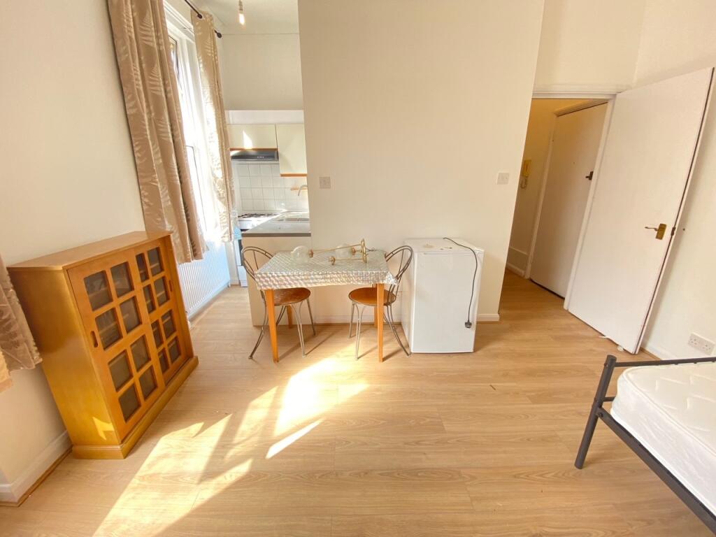 Main image of property: Castlehill Parade, The Avenue, West Ealing