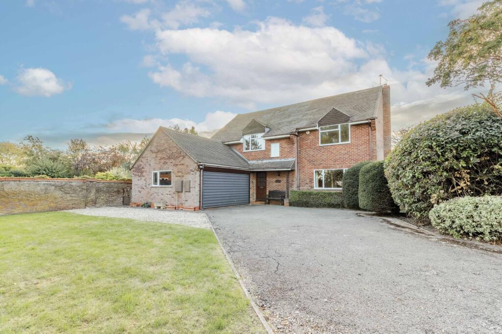 Main image of property: Queens Close, Harbury, CV33