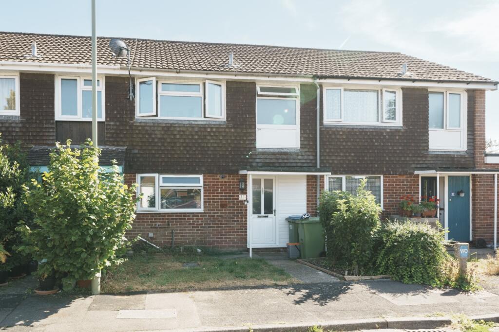 Main image of property: Hampton Grove, Fareham, PO15 5NL