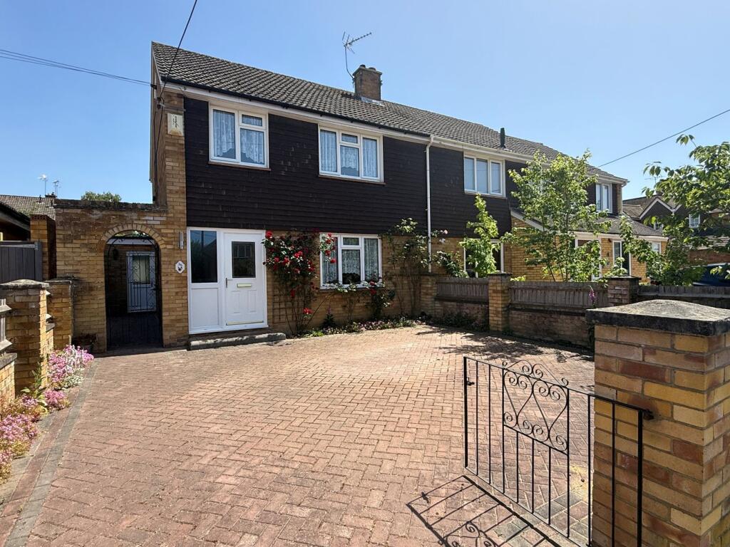 Main image of property: Roebuck Estate, Binfield, RG42