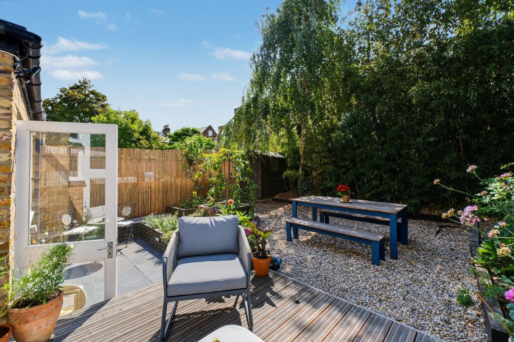 Main image of property: Finsbury Park Road, London, N4