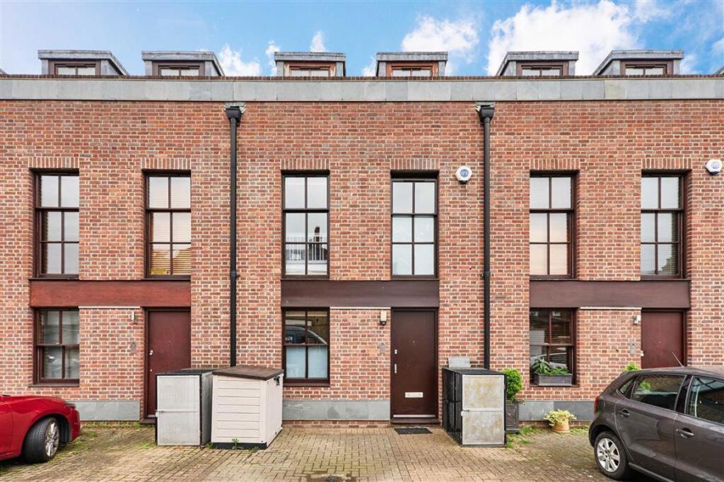 Main image of property: Palfrey Place, Oval