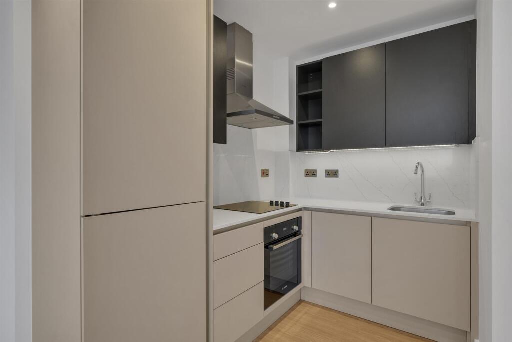 Main image of property: 63 Croydon Road, Penge, London