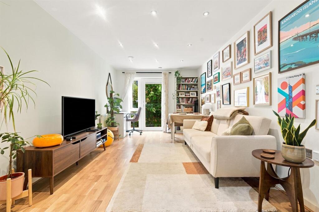 Main image of property: Fairbridge Road, N19 3HS