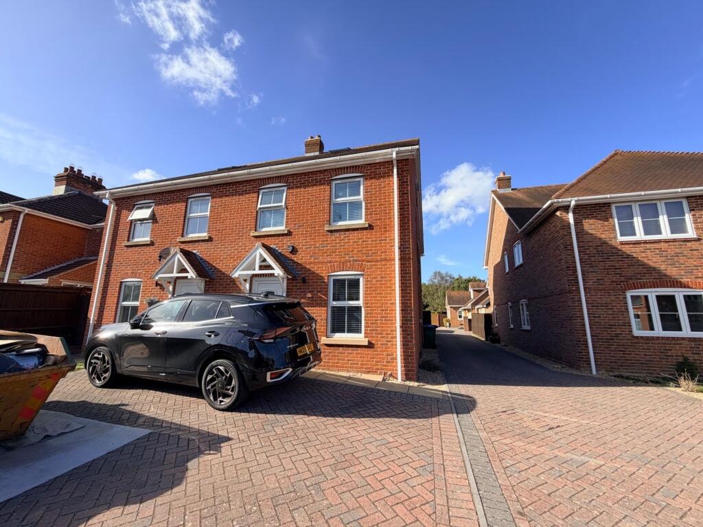 Main image of property: Warsash Road, Warsash, SO31