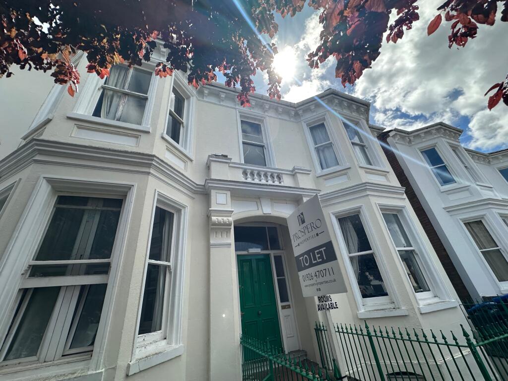 Main image of property: Room 36, Russel Terrace, CV31 1HE-Double bedroom