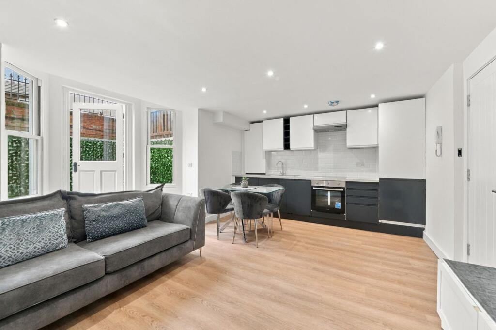 Main image of property: Earlsfield Road, London, SW18