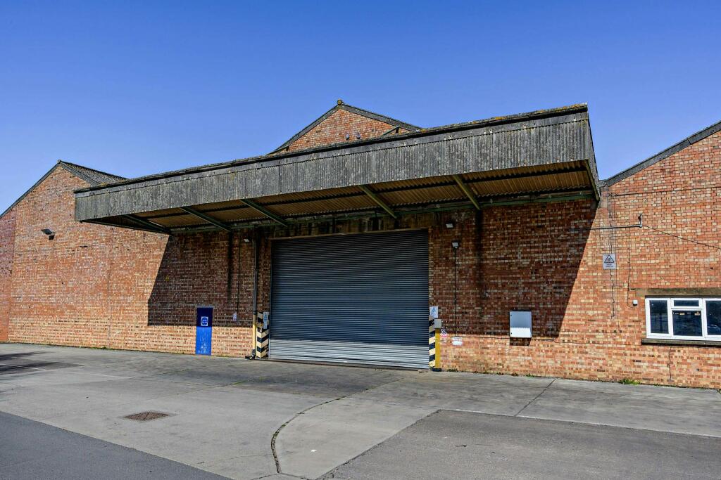 8641591exterior10800.jpg