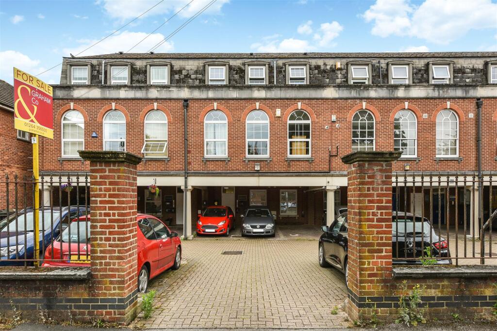Main image of property: 5/7 East Street, Andover