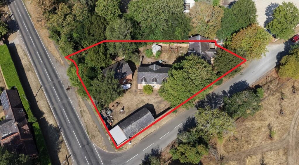 Main image of property: Land At Hemmingford House, Wellesbourne Road, Alveston, Stratford-Upon-Avon, Warwickshire, CV37 7RG