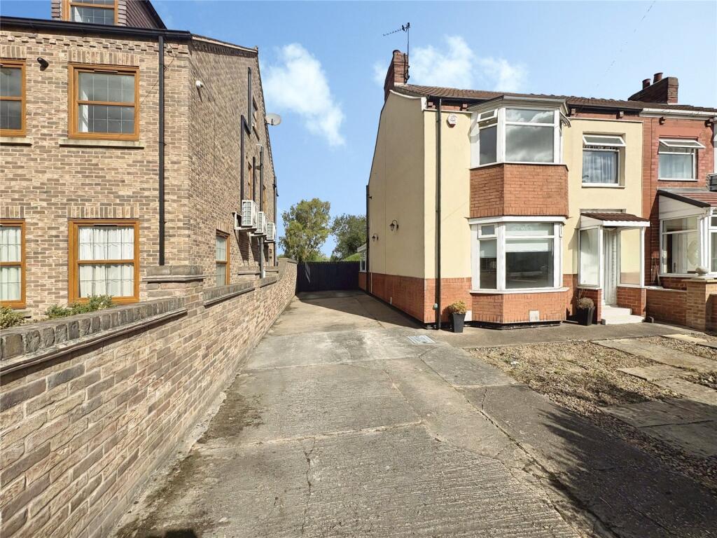 Main image of property: Hall Villa Lane, Toll Bar, Doncaster, South Yorkshire, DN5