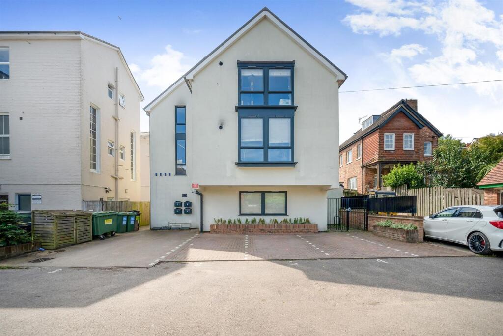 Main image of property: Grosvenor Walk, Tunbridge Wells