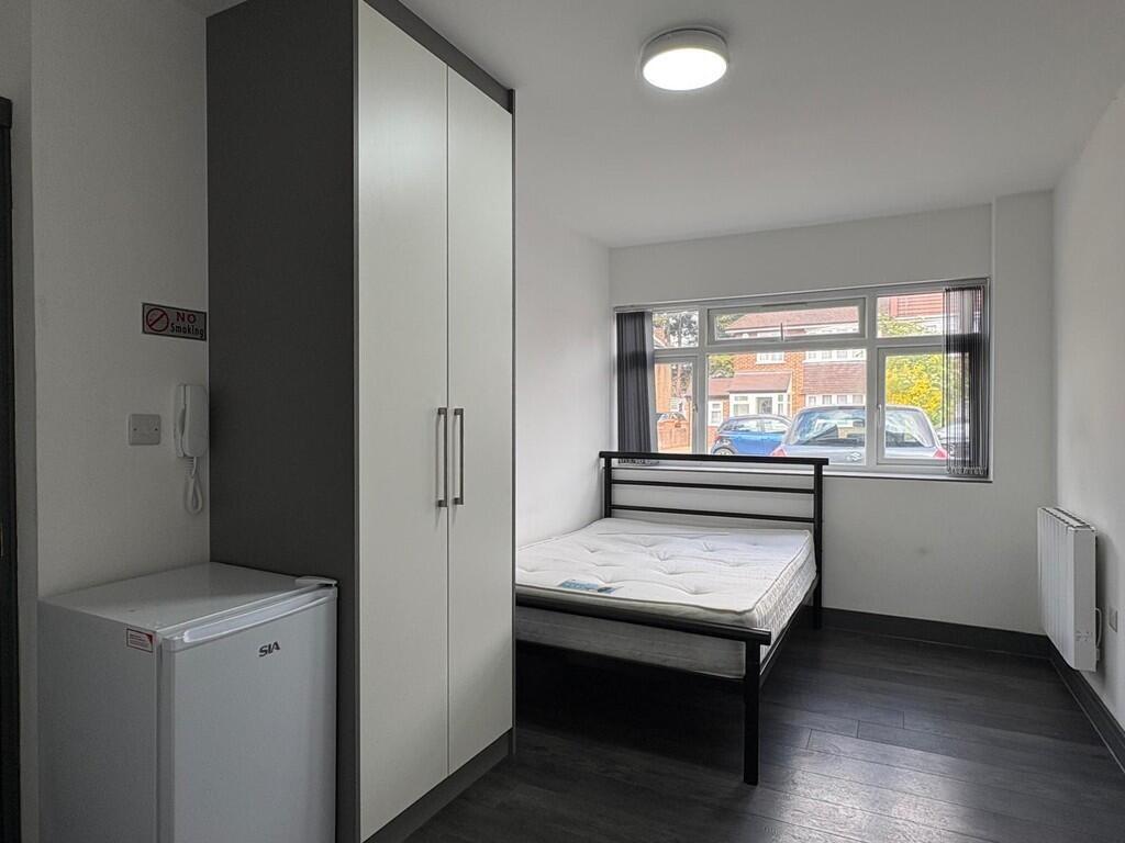 Main image of property: Dickens Avenue, Room 4