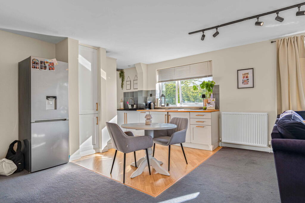 Main image of property: Ranmoor Court, Graham Road, Sheffield, S10 3DW