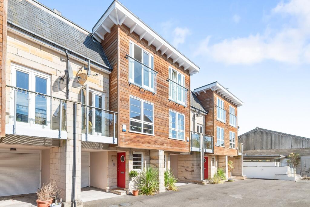 Main image of property: Avenue Mews, Bridge Of Allan, FK9