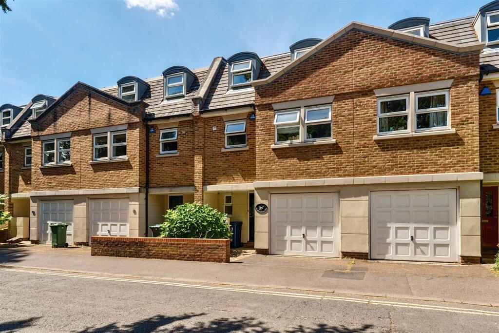 Main image of property: Century Row, Middle Way, Oxford, OX2