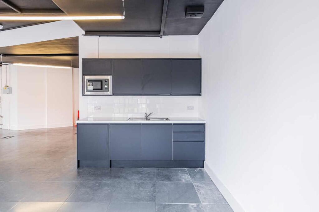 12 Tyssen Street