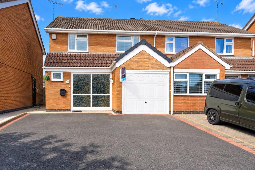 Main image of property: Alice Close, Bedworth, Warwickshire, CV12