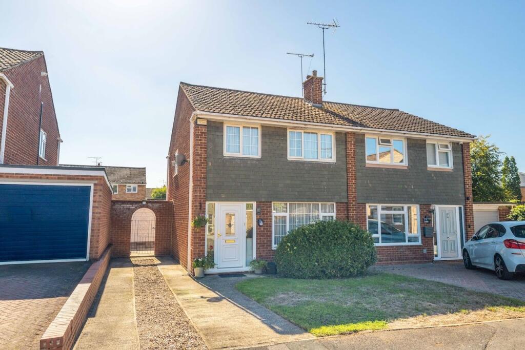 Main image of property: Hag Hill Rise, Taplow, Maidenhead, SL6