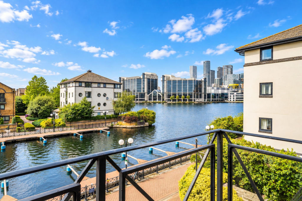 Main image of property: Falcon Way, London, E14