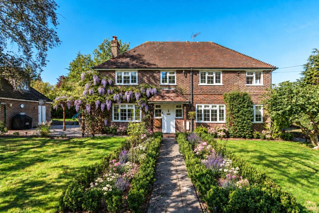 Main image of property: Broadstreet Common, Wood Street Village, Guildford, Surrey, GU3