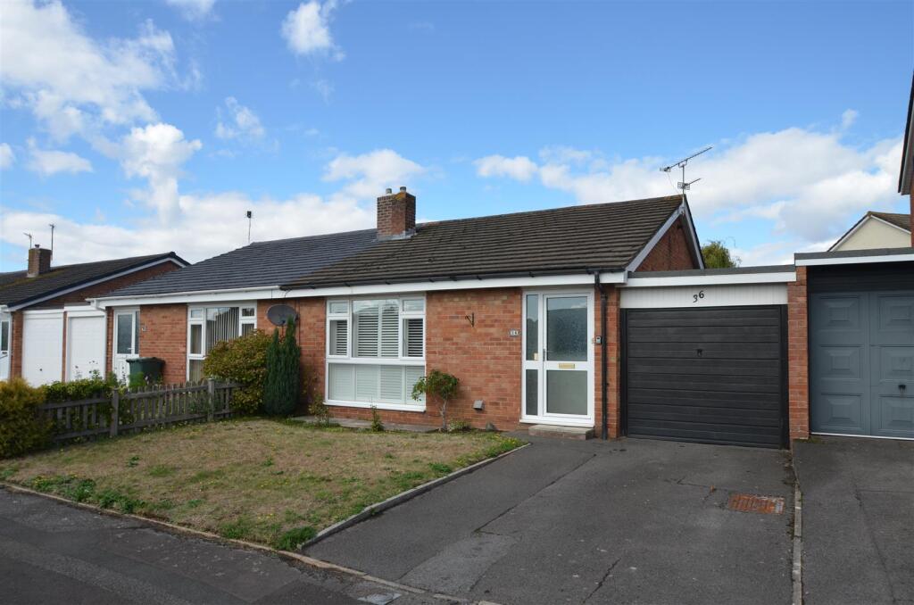 Main image of property: Mizzymead Rise, Nailsea
