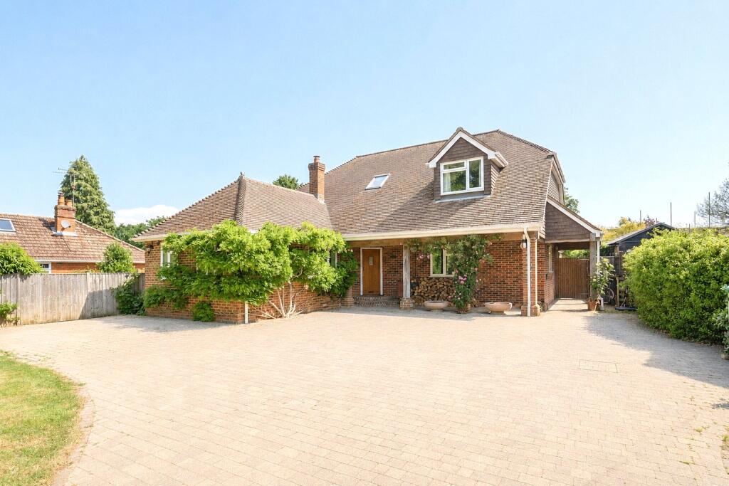 Main image of property: Reading Road, Hook, Hampshire, RG27
