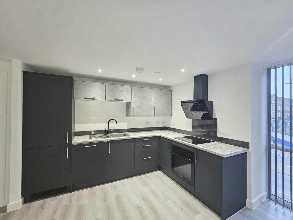 Main image of property: 25 The Bank, Kingston Upon Hull, City Of Kingston Upon Hull