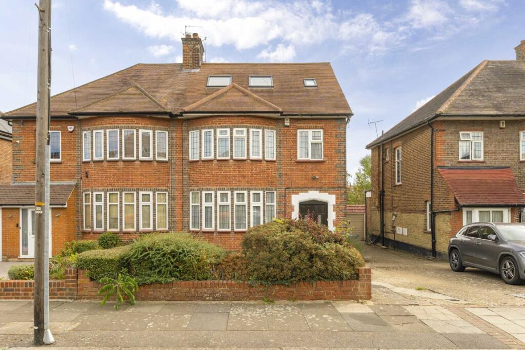Main image of property: Cissbury Ring South, North Finchley