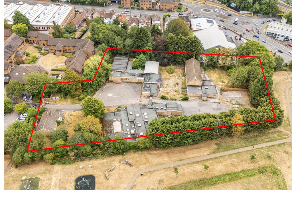 Main image of property: Former Henley Centre, Saunders Close, Kettering, Northamptonshire, NN16 0AU