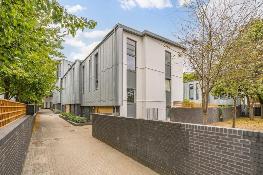 Main image of property: Wharncliffe Mews, Clapham South