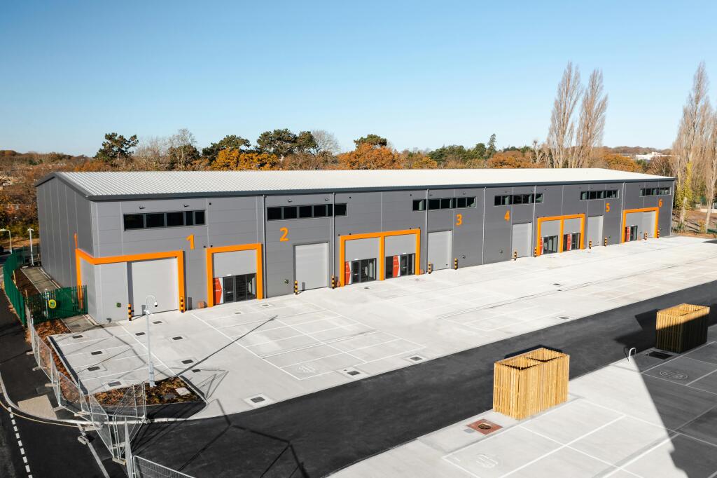 P183952_PHOTO 1 Spring Business Park Havant Dec 2110.jpg