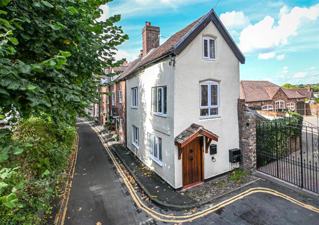 Main image of property: Lantern Cottage, 11-12 St. Leonards Close, Bridgnorth