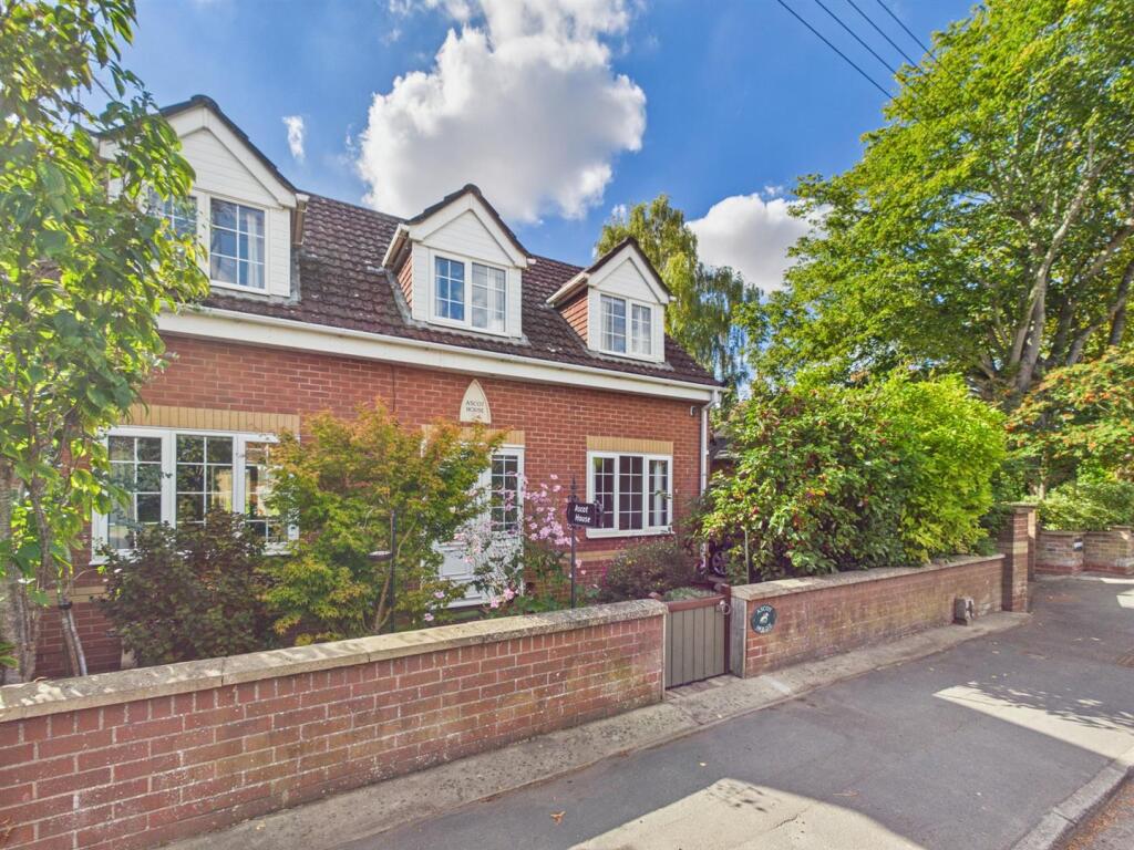 Main image of property: Station Road, Swineshead