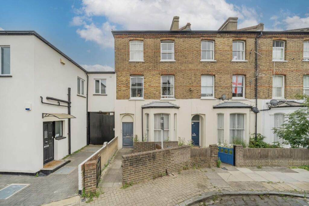 Main image of property: Charteris Road, London