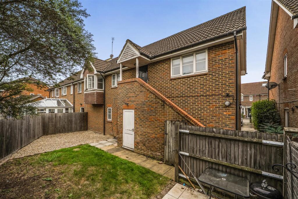 Main image of property: Farmers End, Charvil, Reading, Berkshire, RG10