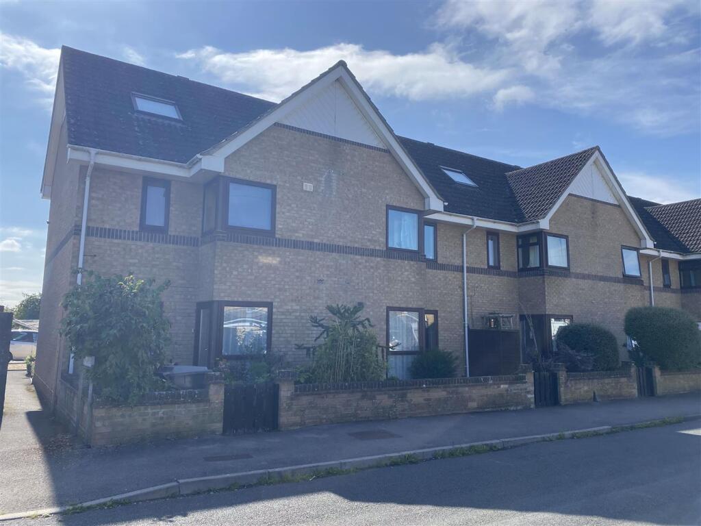 Main image of property: Kenilworth Gardens, Melksham