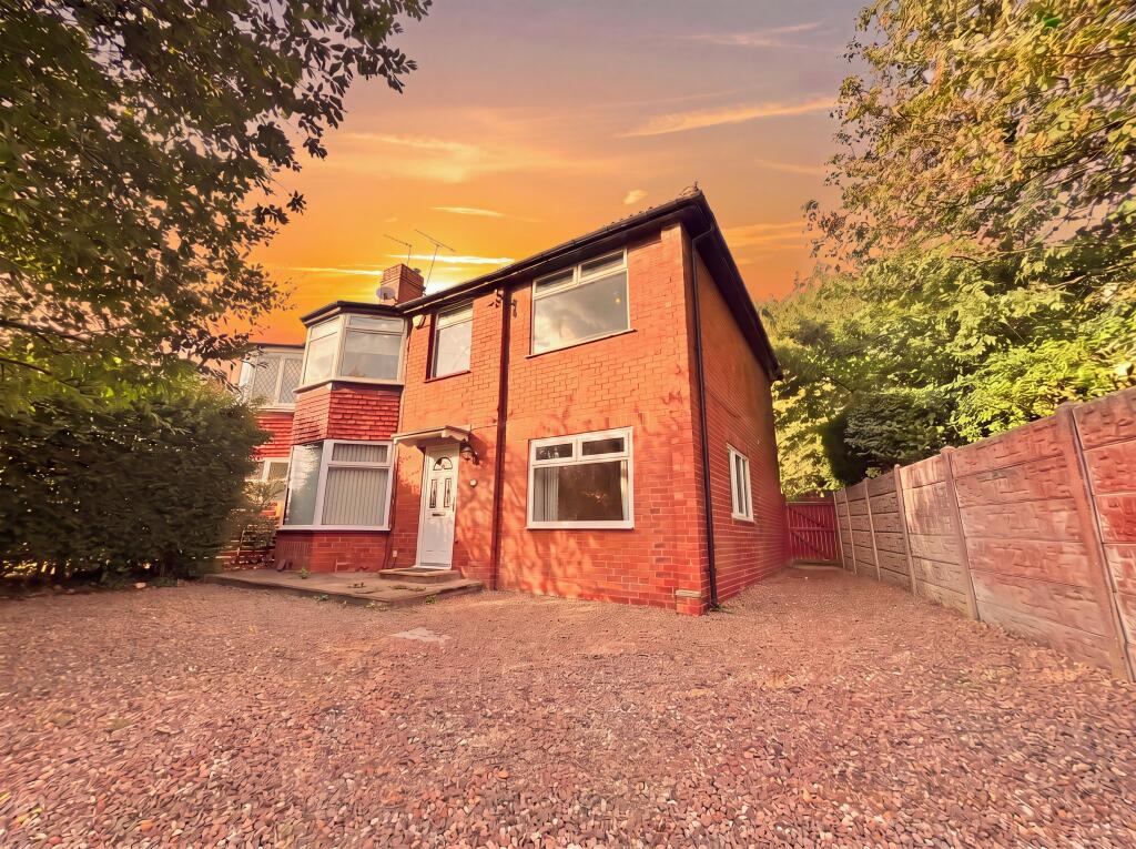 Main image of property: Far Moss, Leeds, LS17
