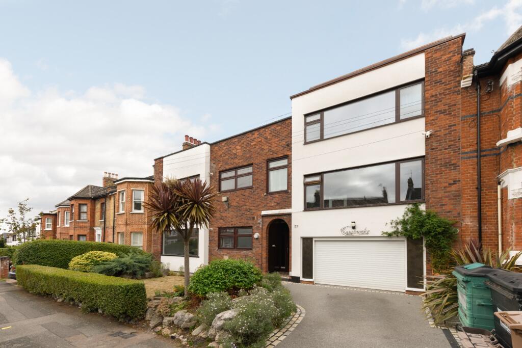 Main image of property: Forest Drive West, Leytonstone, London, E11 1JZ