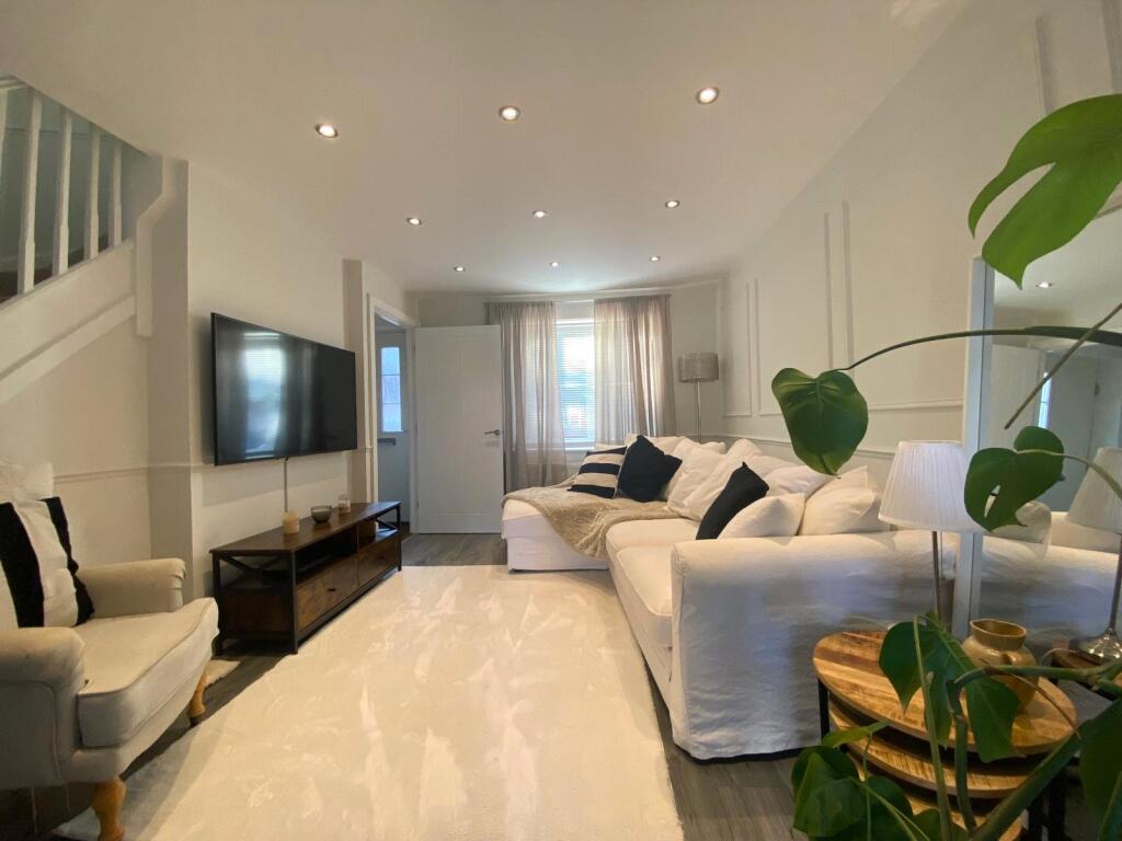 Main image of property: Vauxhall Way, Dunstable, Bedfordshire, LU6
