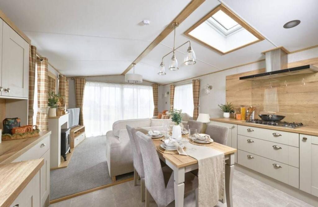 Main image of property: Van Road, Llanidloes, SY18 6NG